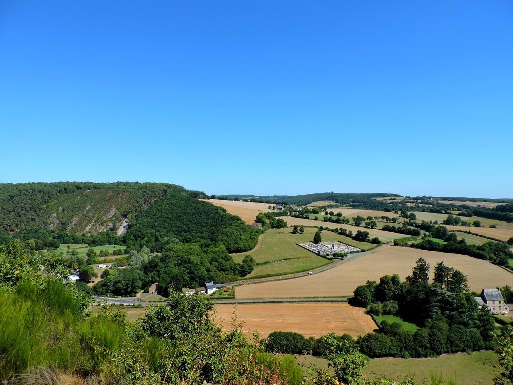 ホテル Gite Dans Les Alpes Mancelles Gesnes-le-Gandelin エクステリア 写真