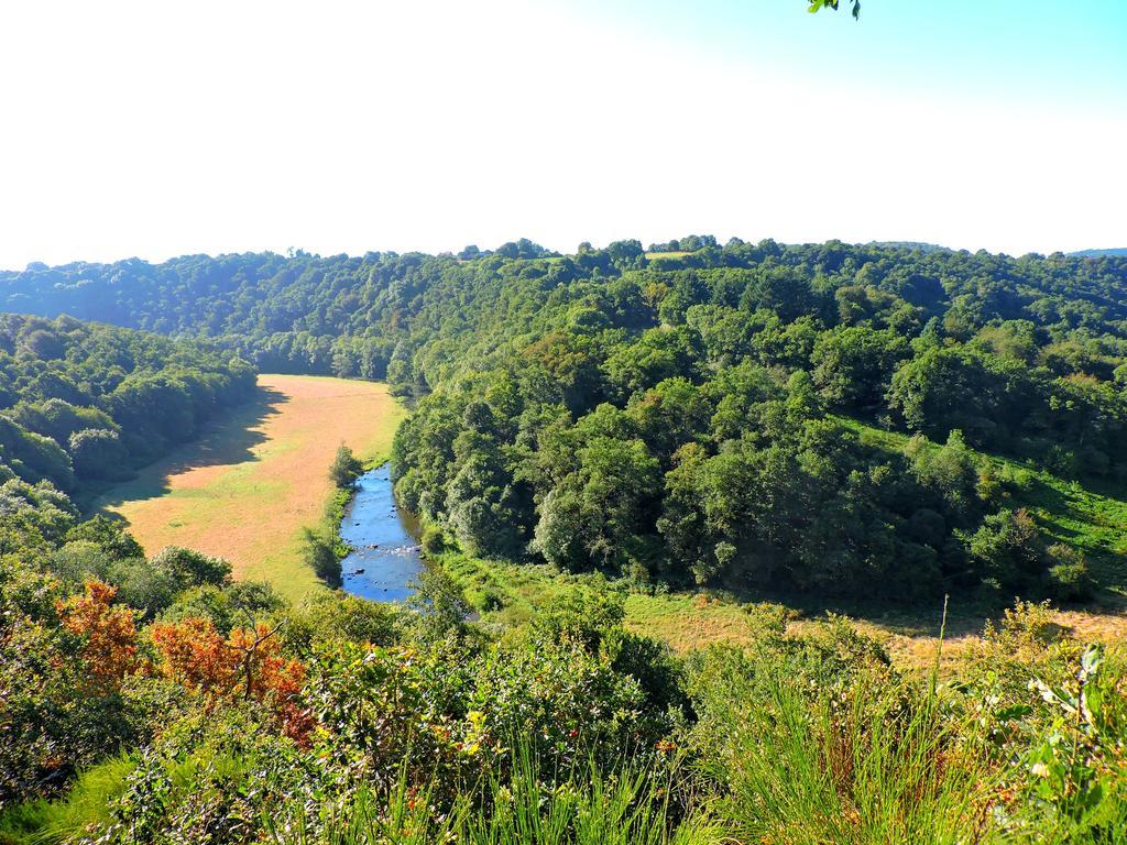 ホテル Gite Dans Les Alpes Mancelles Gesnes-le-Gandelin エクステリア 写真